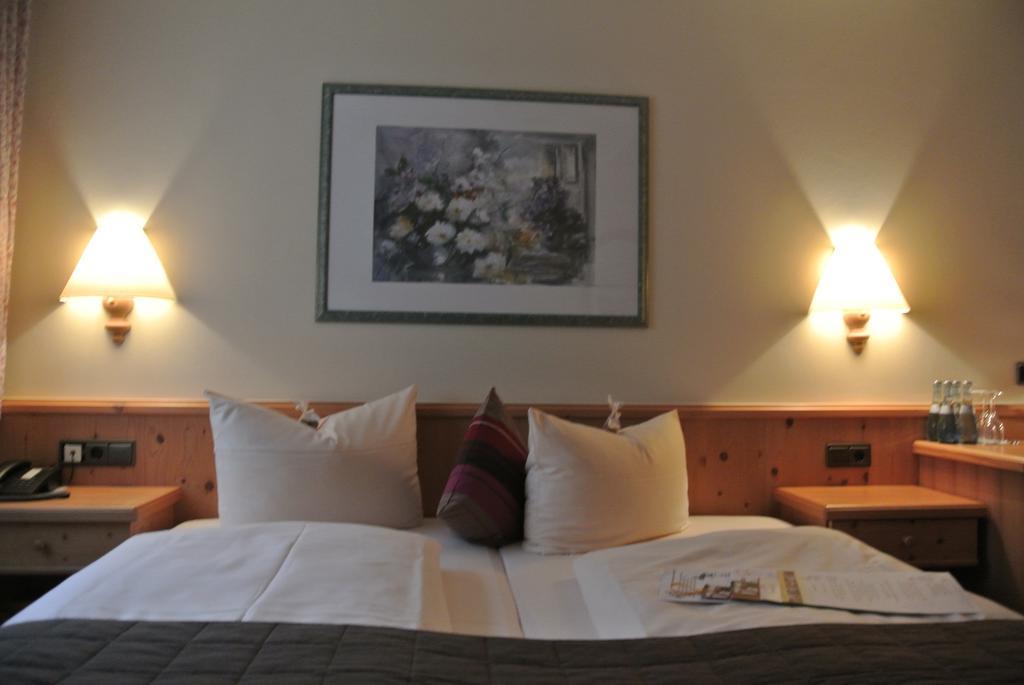 AKZENT Hotel Am Bach Dettelbach Buitenkant foto