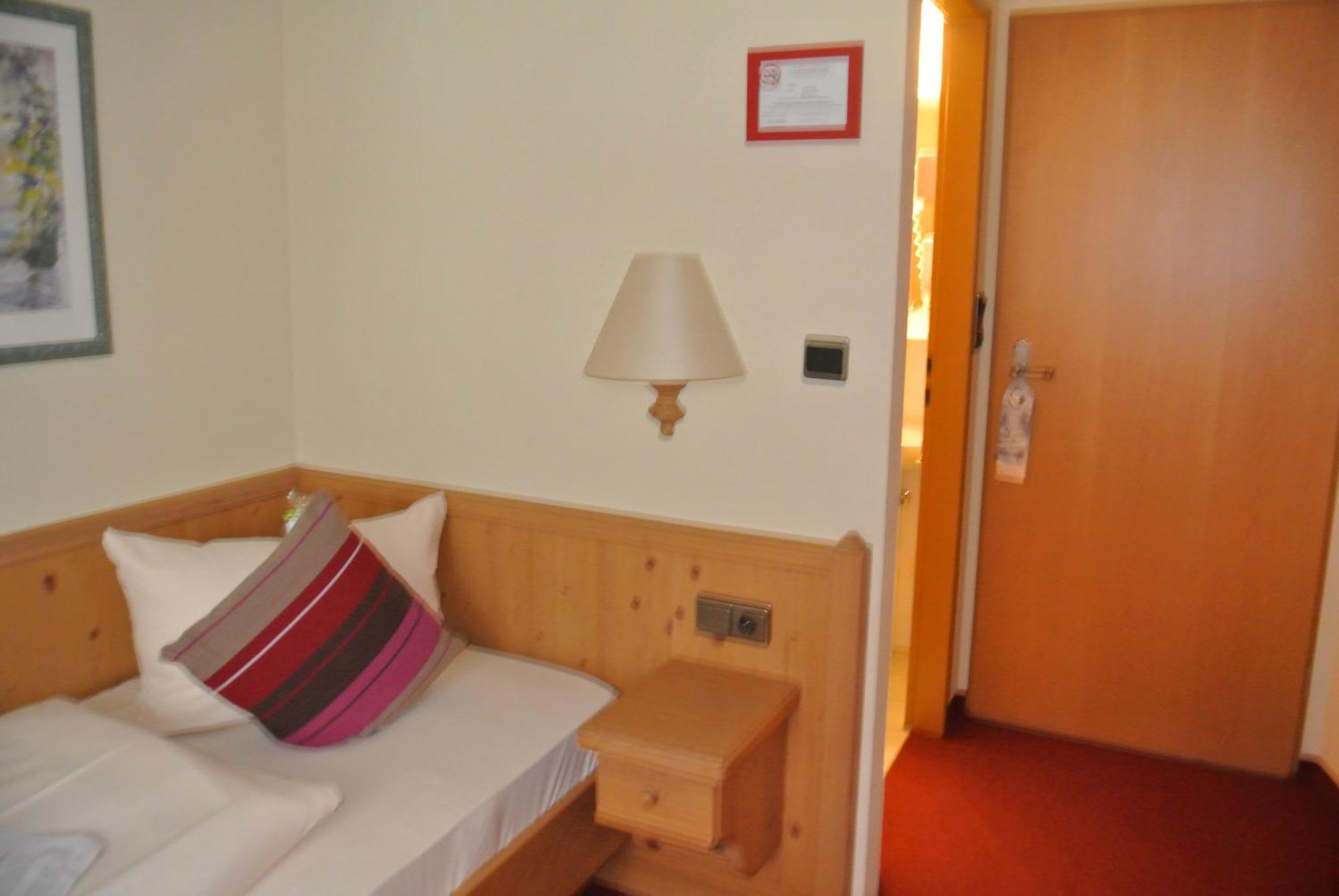AKZENT Hotel Am Bach Dettelbach Kamer foto