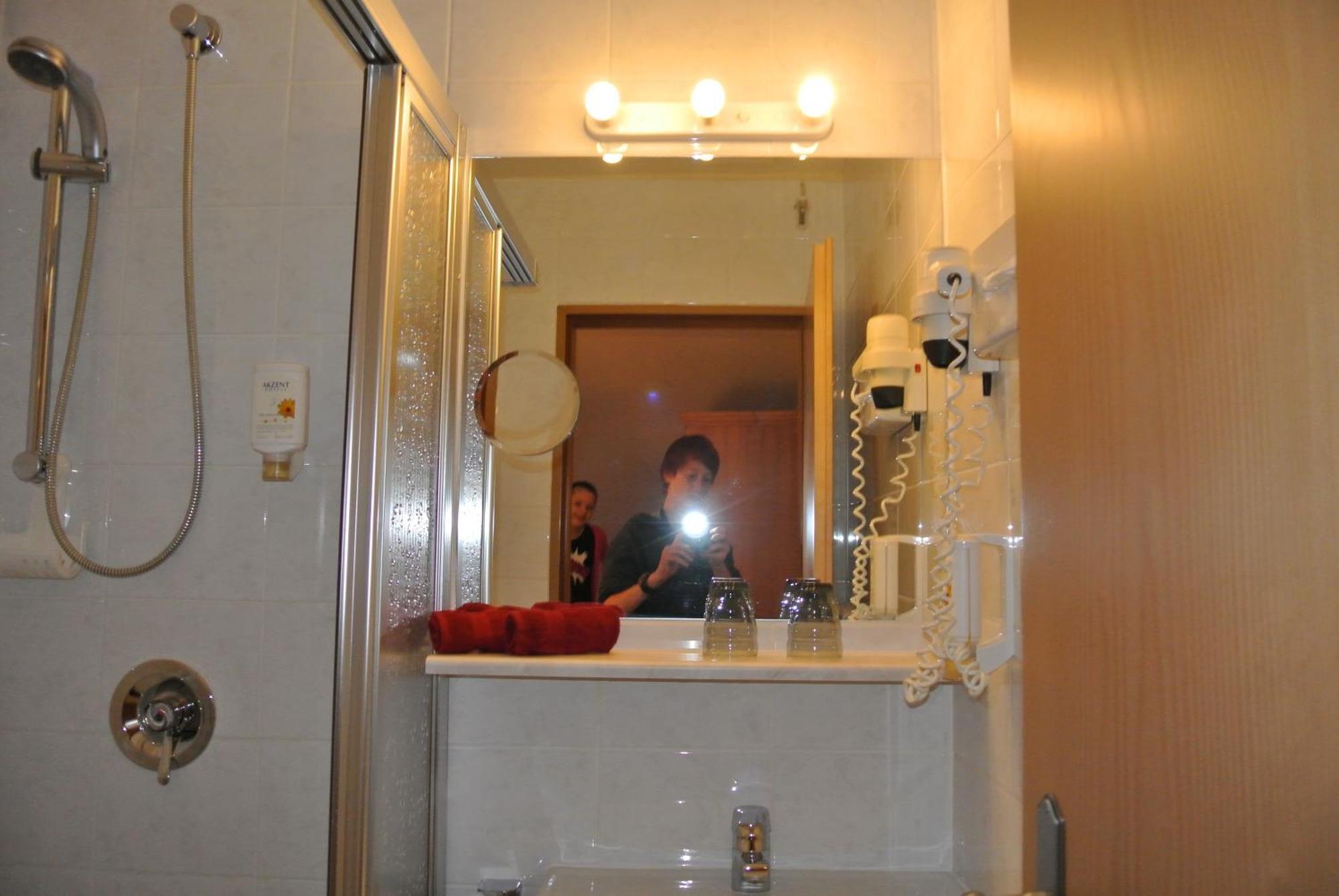 AKZENT Hotel Am Bach Dettelbach Buitenkant foto