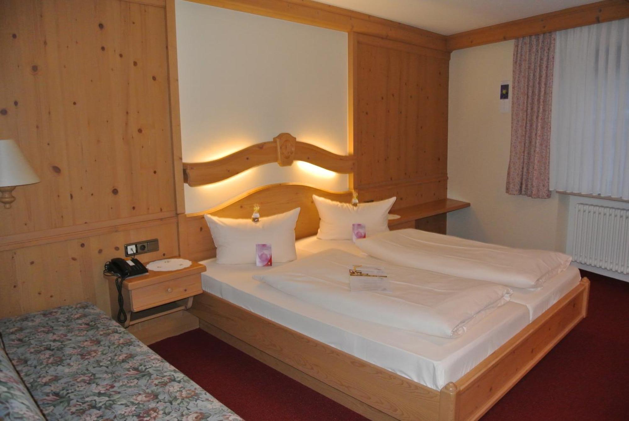 AKZENT Hotel Am Bach Dettelbach Buitenkant foto