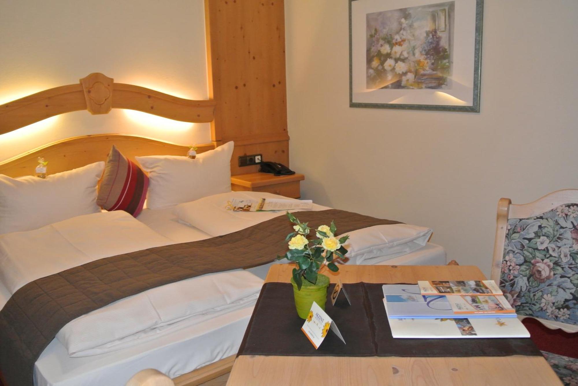 AKZENT Hotel Am Bach Dettelbach Buitenkant foto
