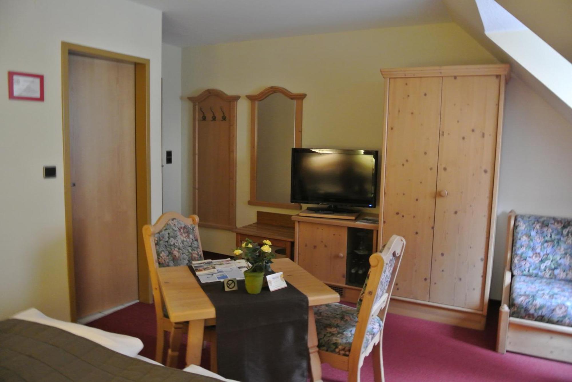 AKZENT Hotel Am Bach Dettelbach Buitenkant foto
