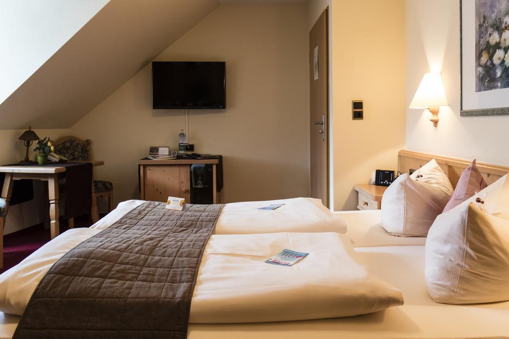 AKZENT Hotel Am Bach Dettelbach Buitenkant foto