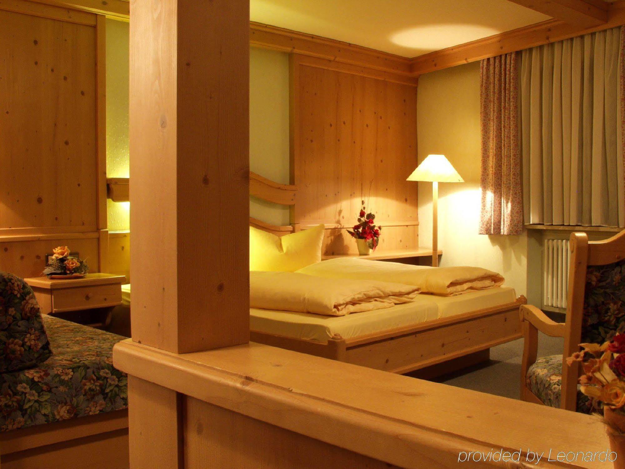 AKZENT Hotel Am Bach Dettelbach Buitenkant foto